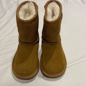 Cozy Koolaburra Brown Suede Boots